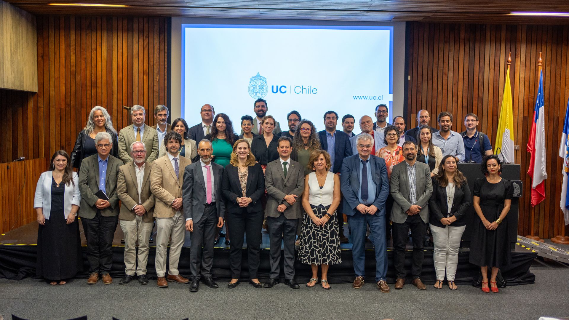 Comitiva de CERN visita la Facultad de Física UC en el marco de la postulación de Chile como Estado Miembro Asociado