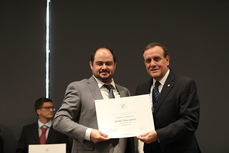 Académico Samuel Hevia recibe el Premio de Reconocimiento a la Excelencia Docente (PRED) 2022