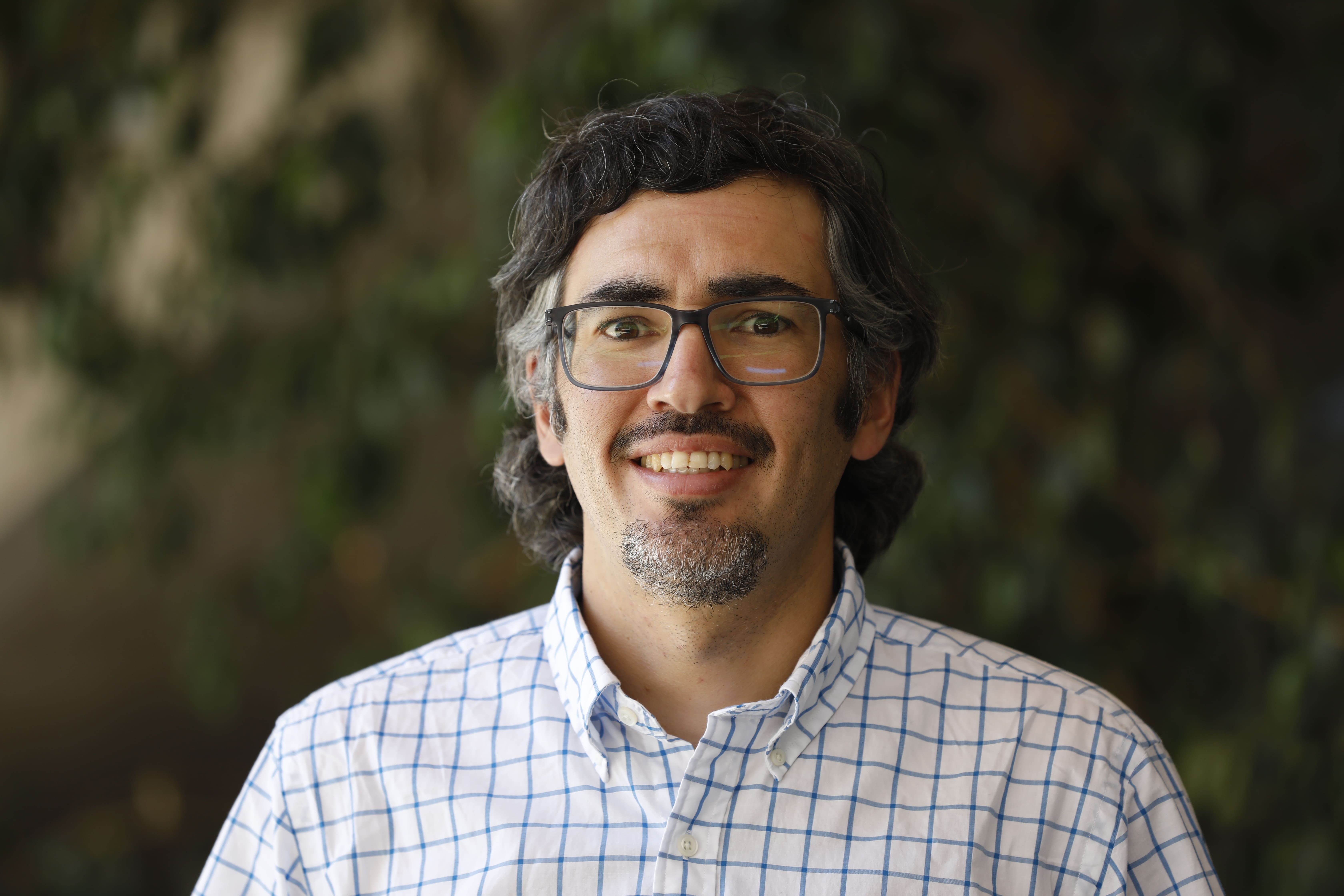 Académico Rodrigo Soto es promovido a profesor asociado