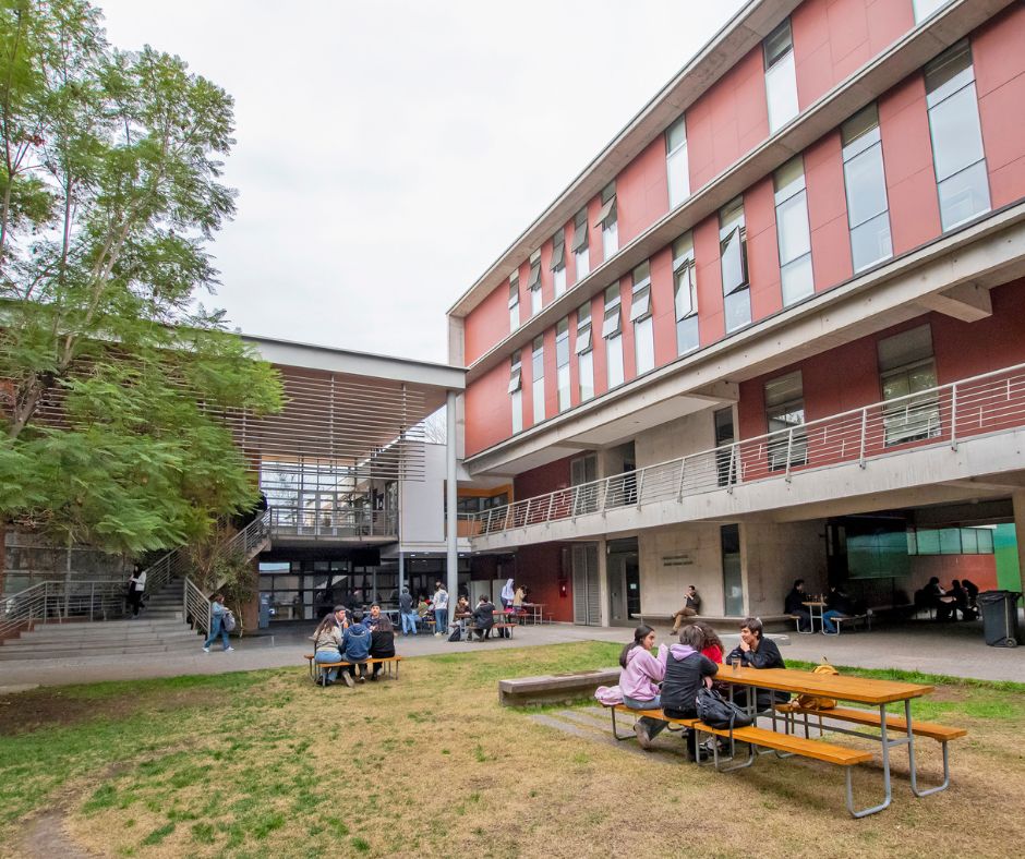 Fotografía fachada Facultad de Física